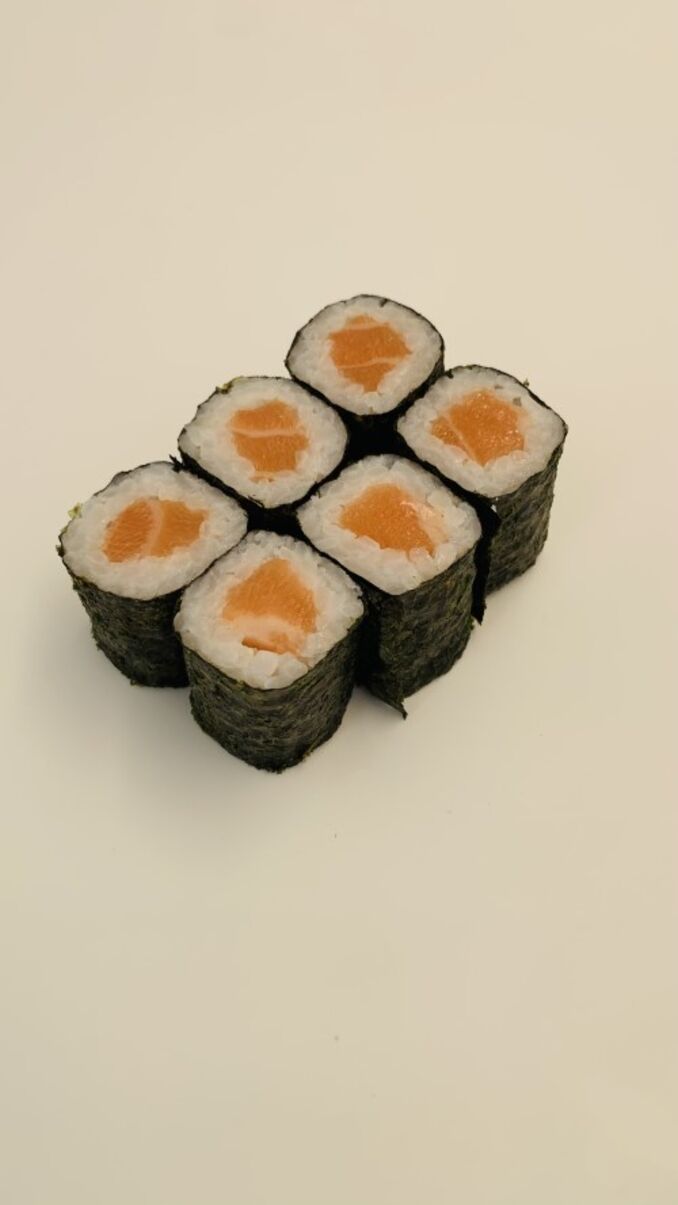 Salmon Hosomaki